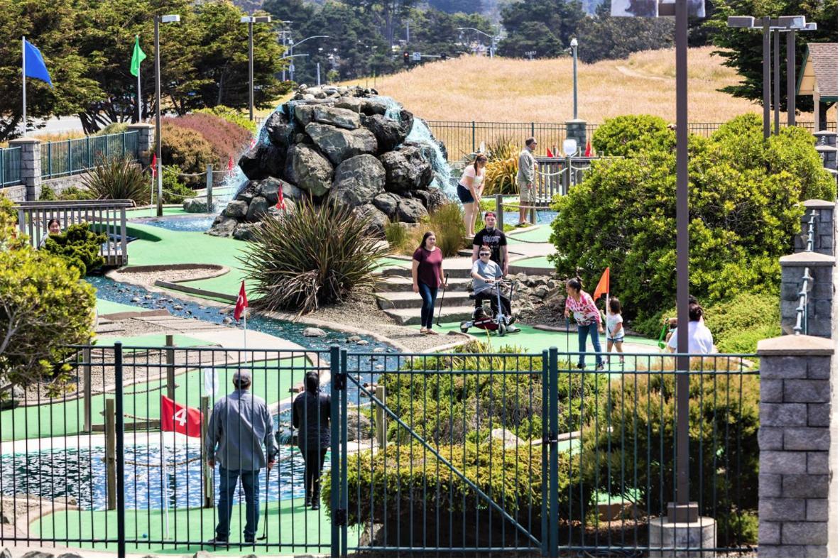 Emerald Dolphin Inn & Mini Golf Fort Bragg Ngoại thất bức ảnh