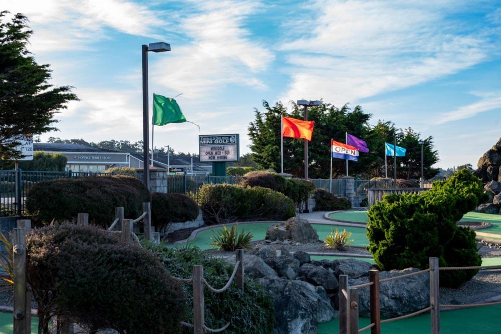 Emerald Dolphin Inn & Mini Golf Fort Bragg Ngoại thất bức ảnh
