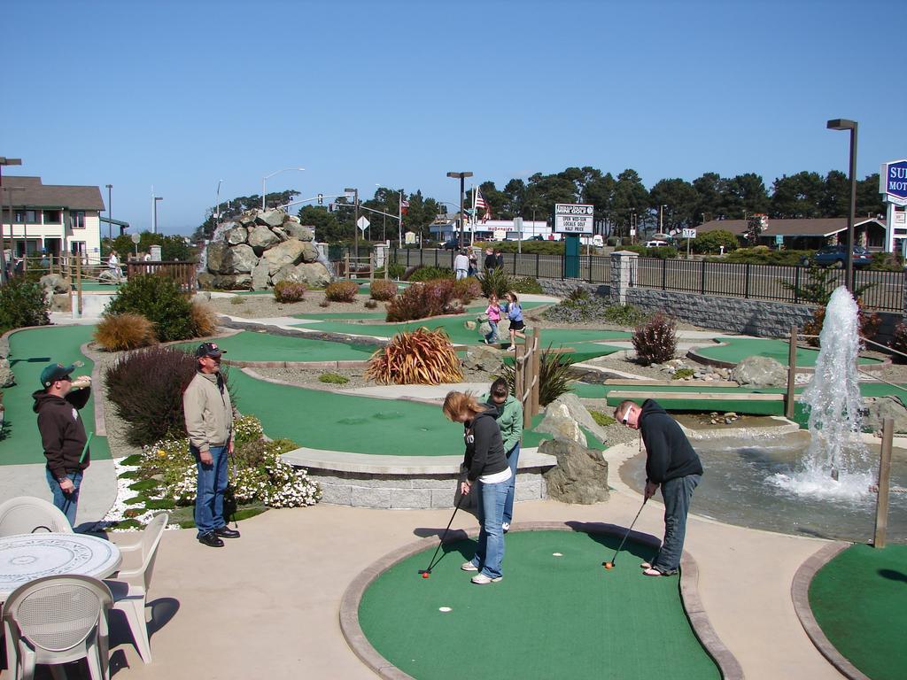 Emerald Dolphin Inn & Mini Golf Fort Bragg Ngoại thất bức ảnh